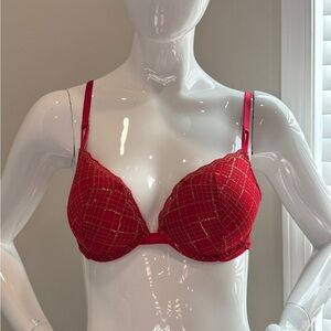 Victorias Secret Lightly Lined Metallic
Lace Bra Red With Gold 34C